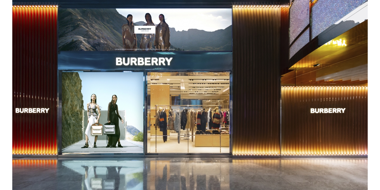 Burberry opens new store in Taoyuan International Airport, Taiwan c Courtesy of Burberry_001